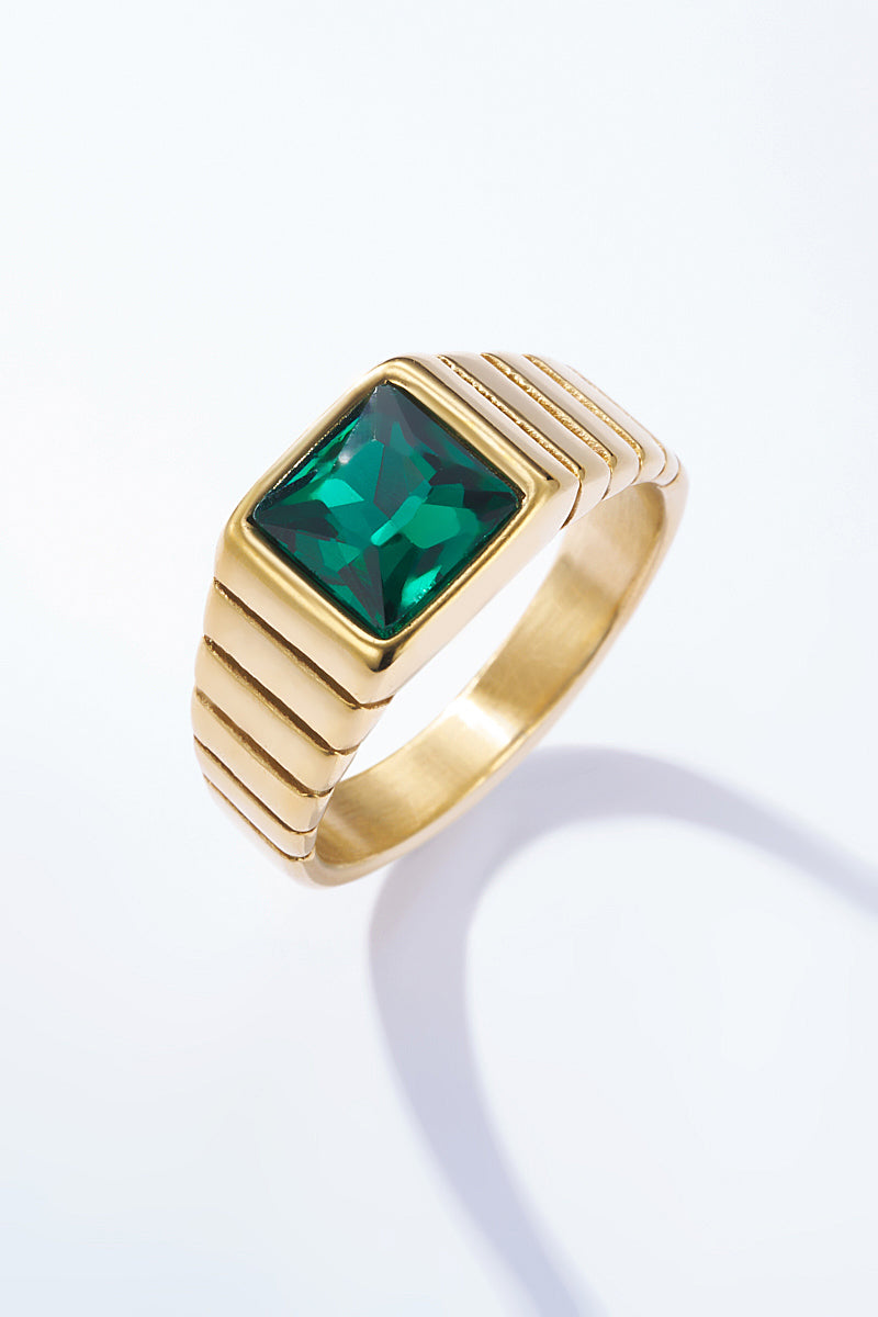 Ring met gekleurde steen