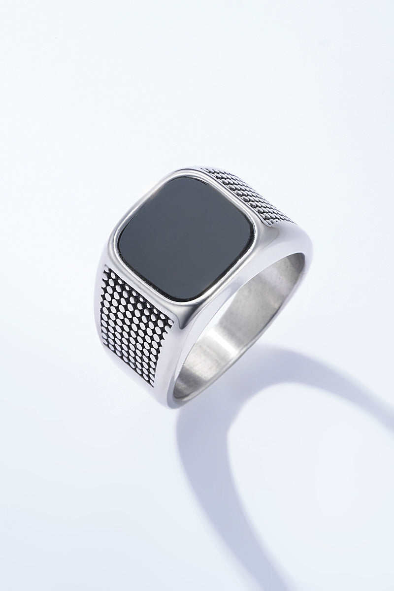 Zegelring met zwarte steen