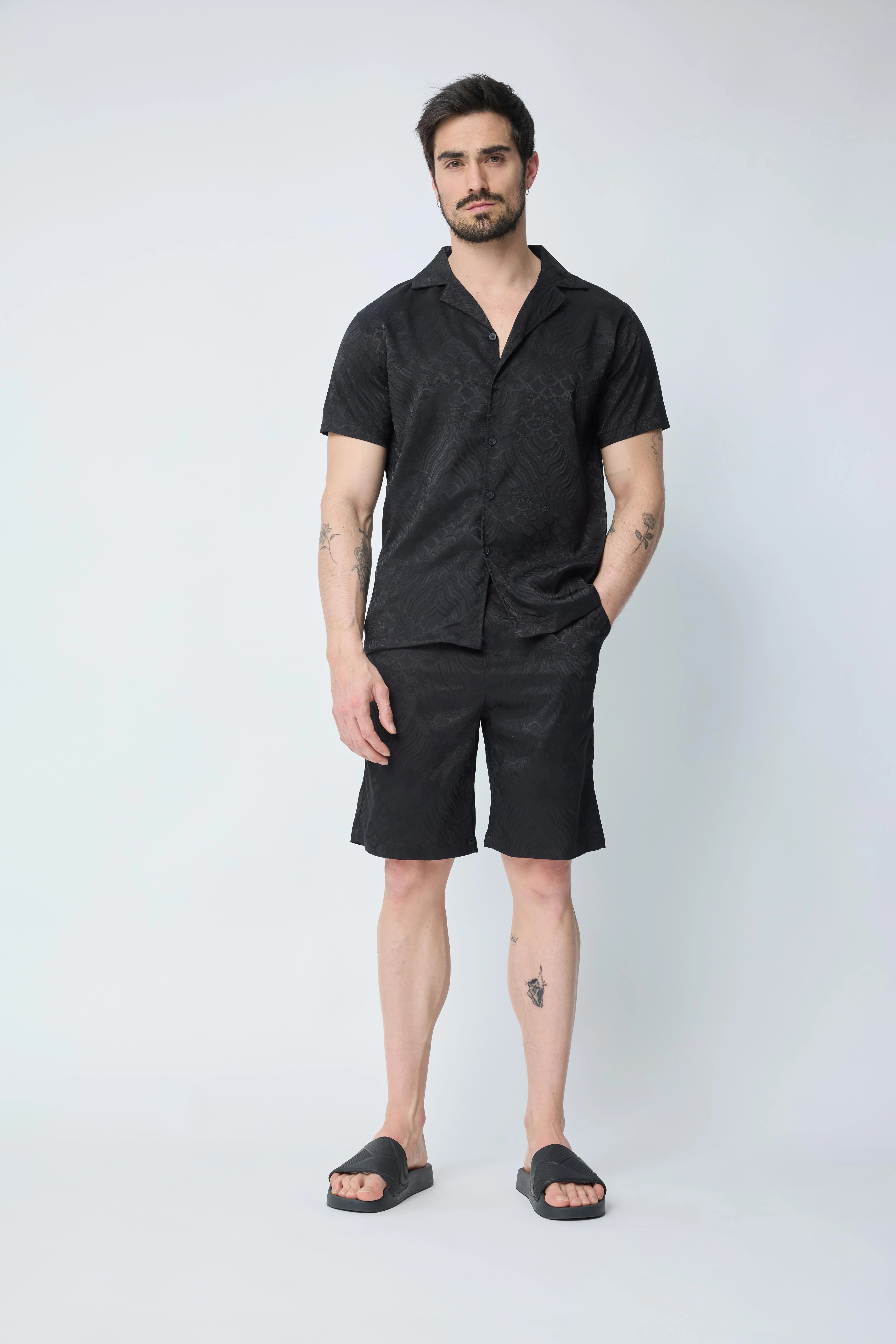 Set van effen shirt en korte broek met patroon