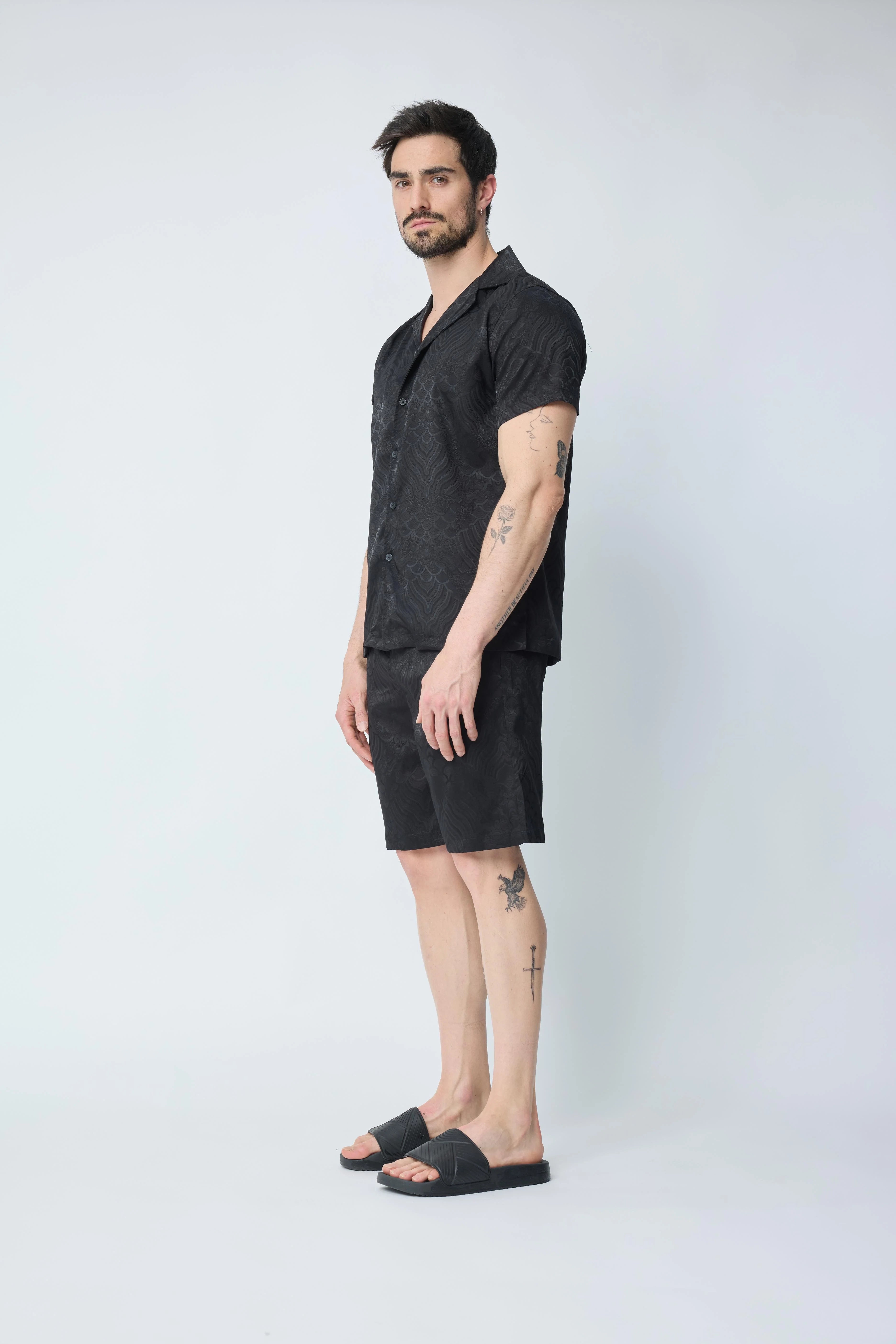 Set van effen shirt en korte broek met patroon