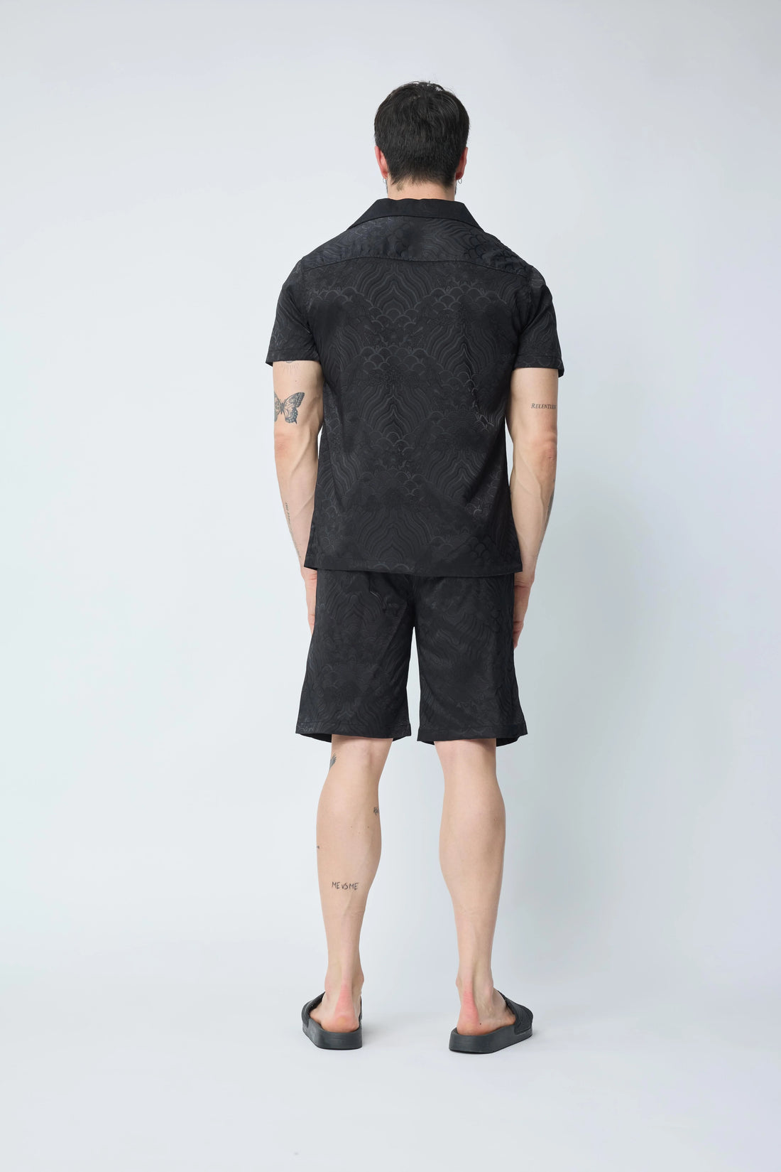 Set van effen shirt en korte broek met patroon