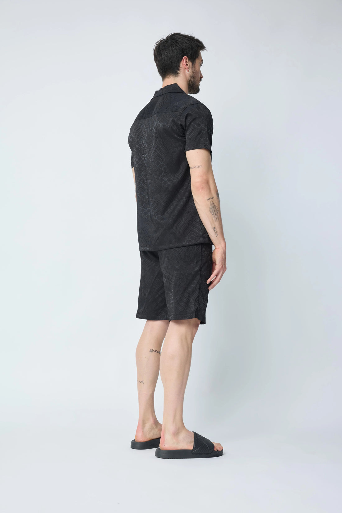 Set van effen shirt en korte broek met patroon