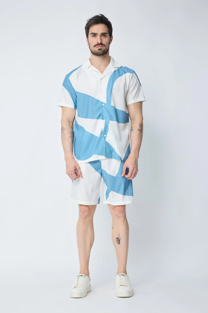 Set van een shirt en korte broek met patroon