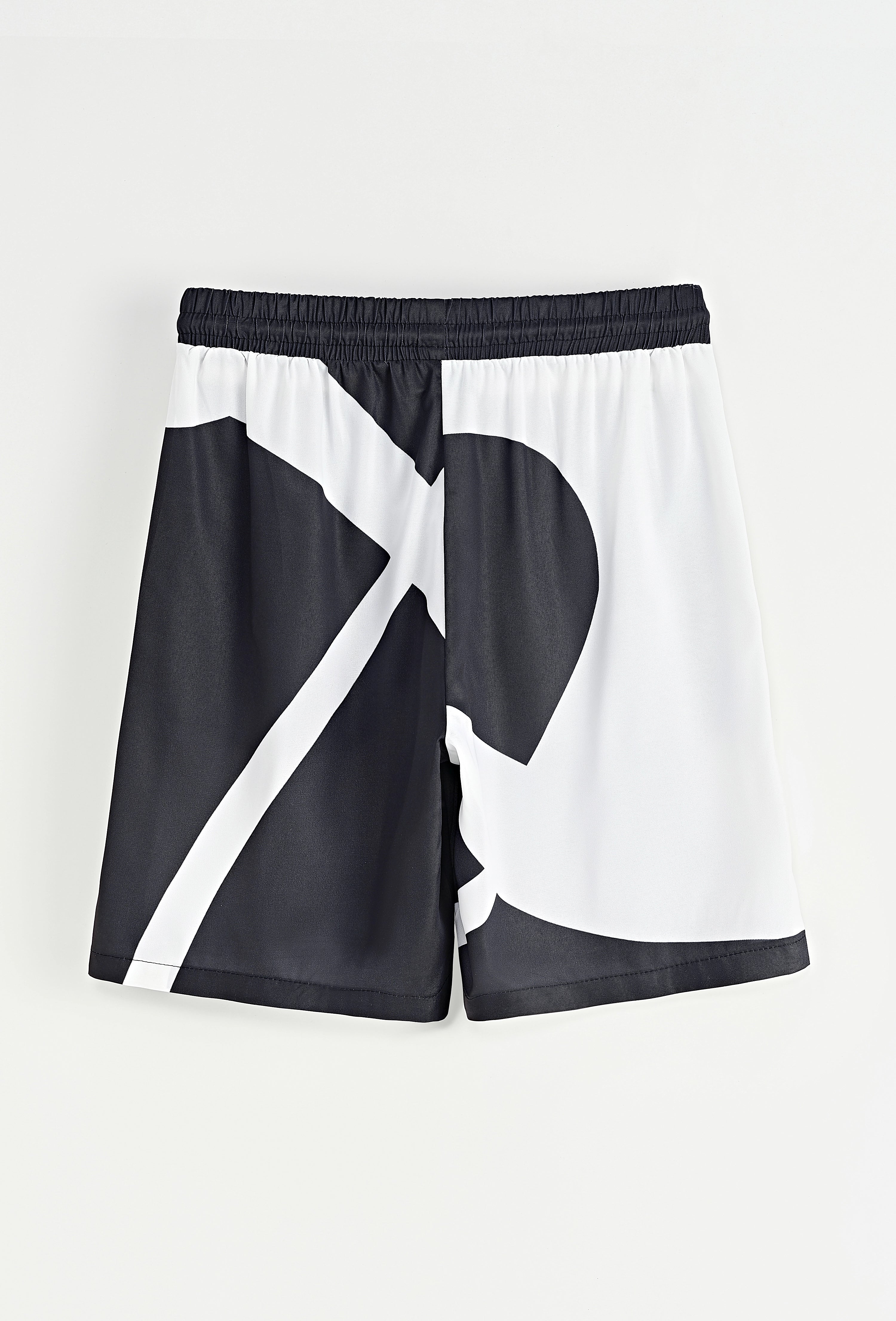 Set van een shirt en korte broek met patroon