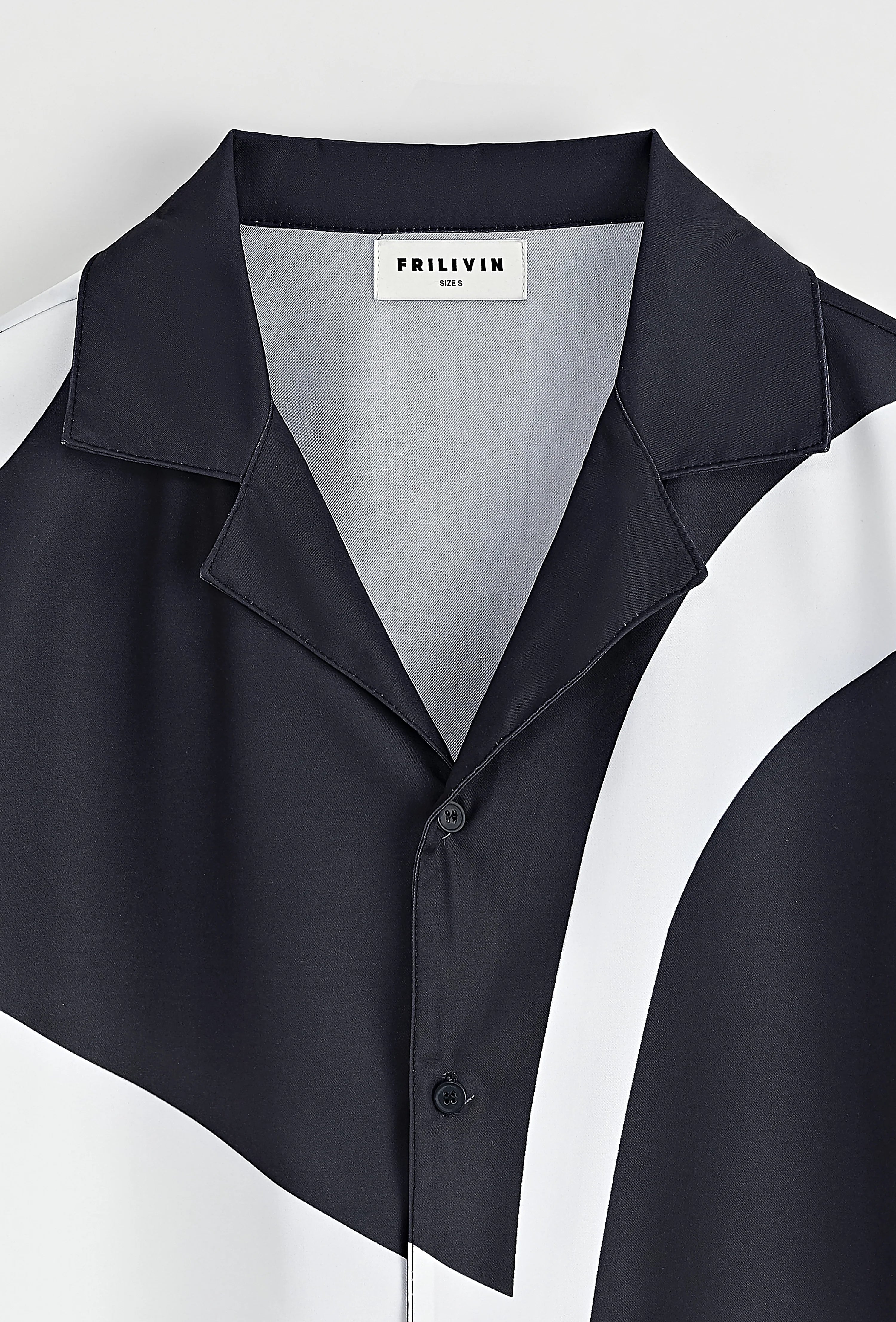 Set van een shirt en korte broek met patroon