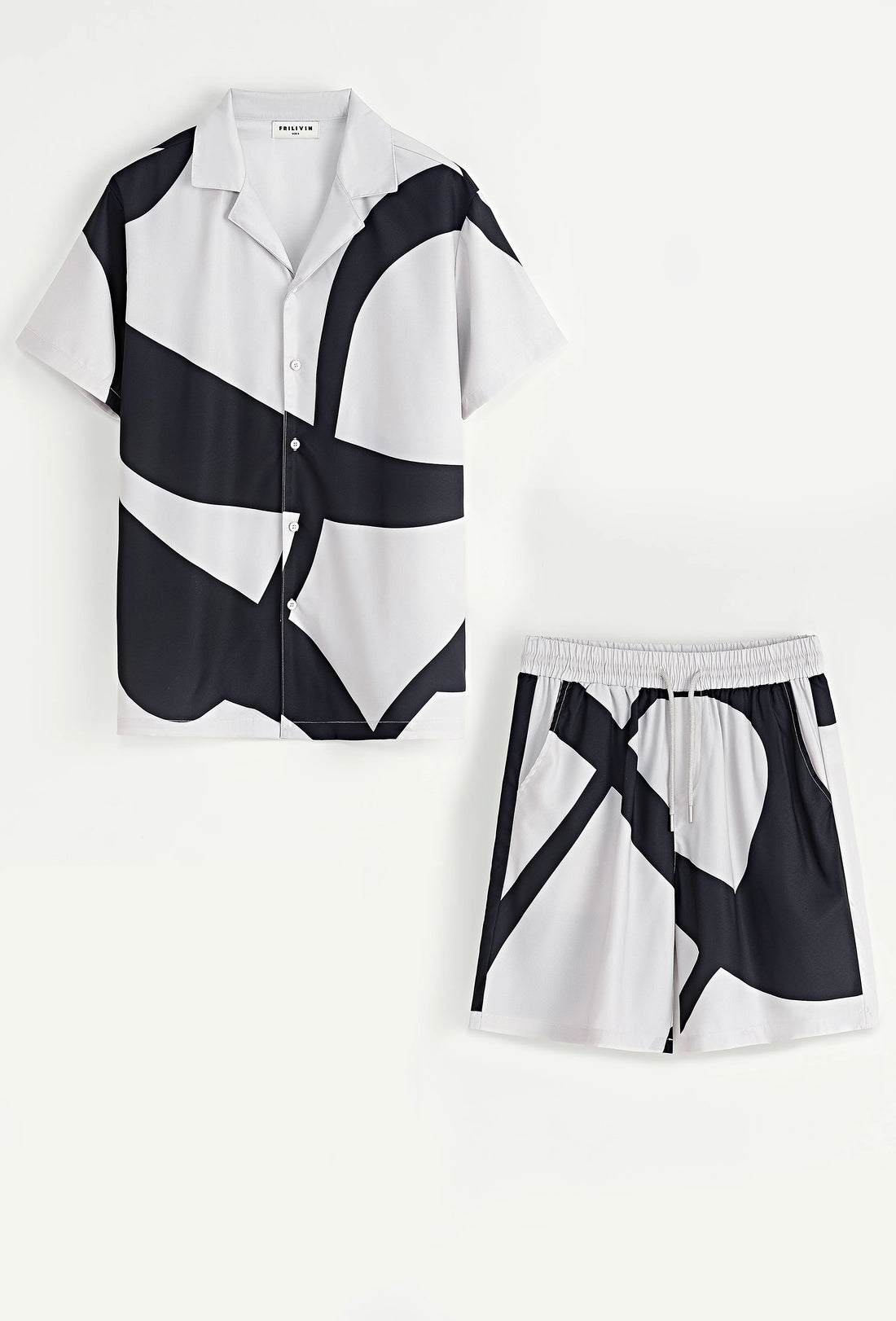 Set van een shirt en korte broek met patroon