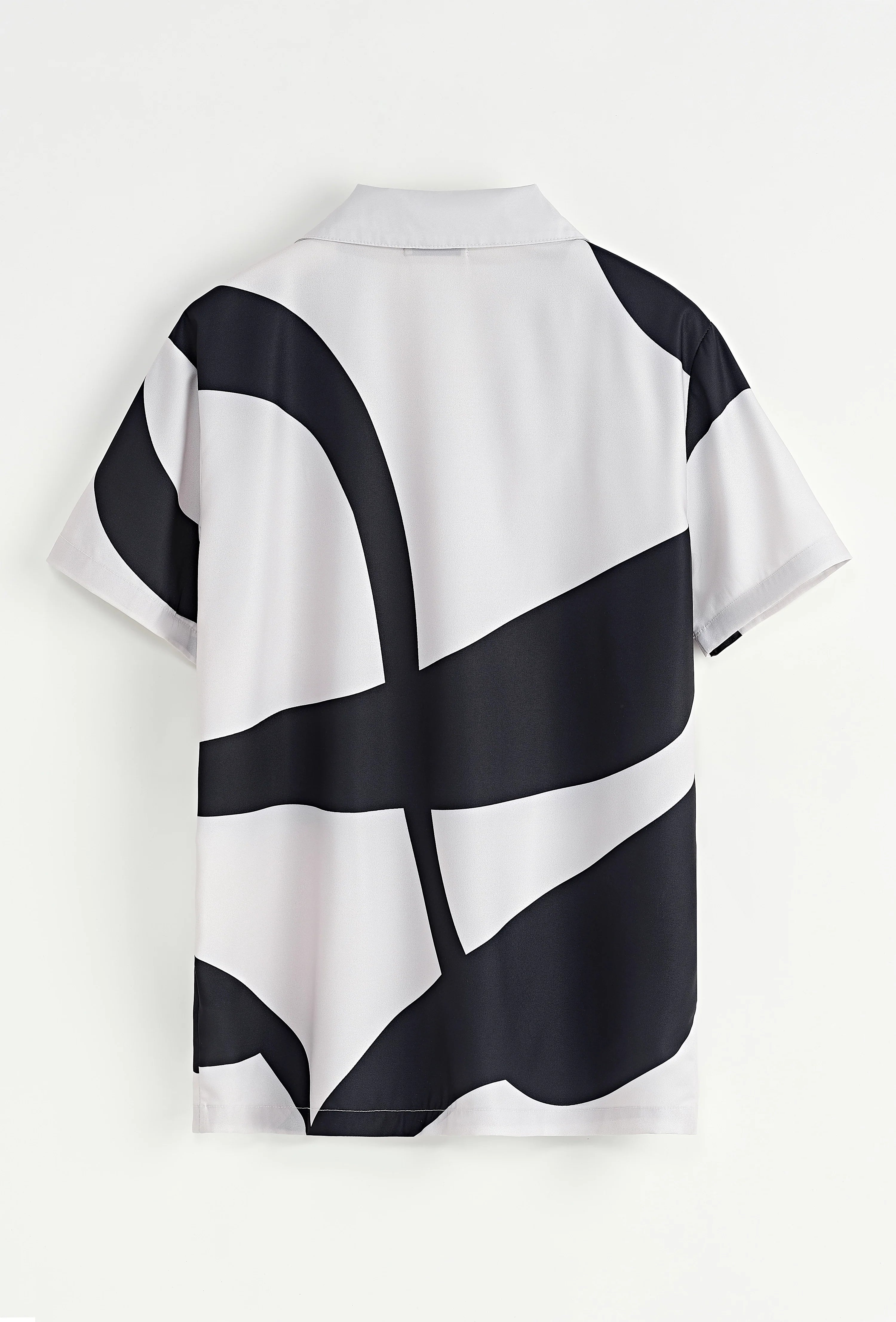 Set van een shirt en korte broek met patroon