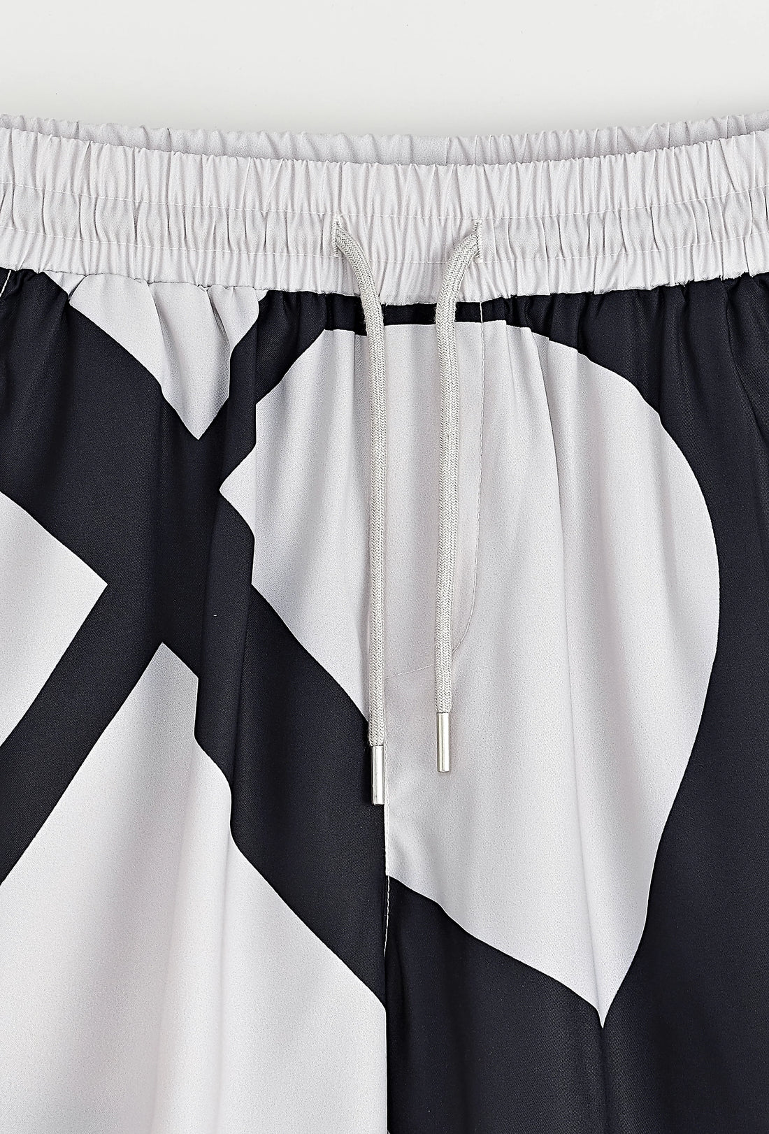 Set van een shirt en korte broek met patroon