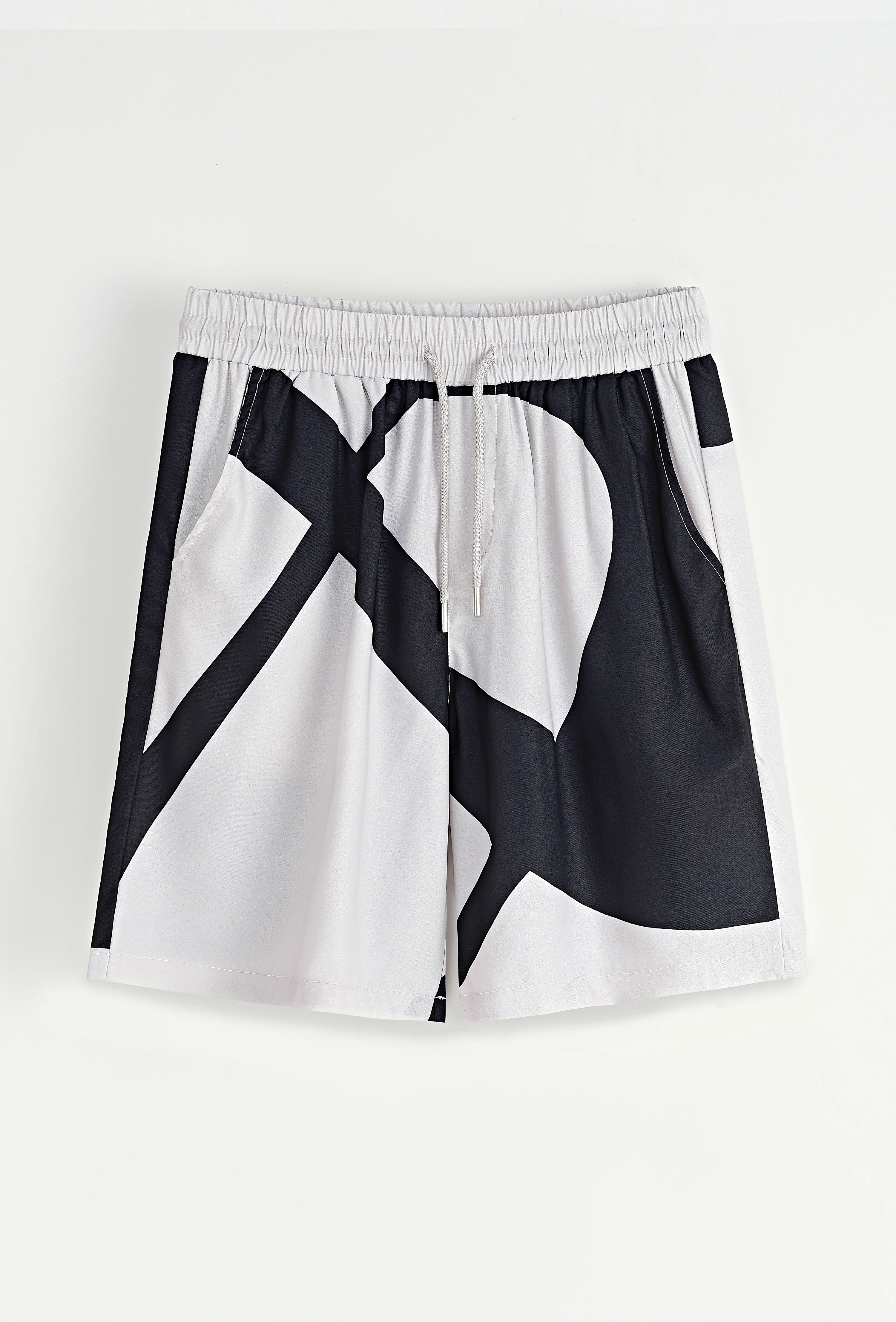 Set van een shirt en korte broek met patroon