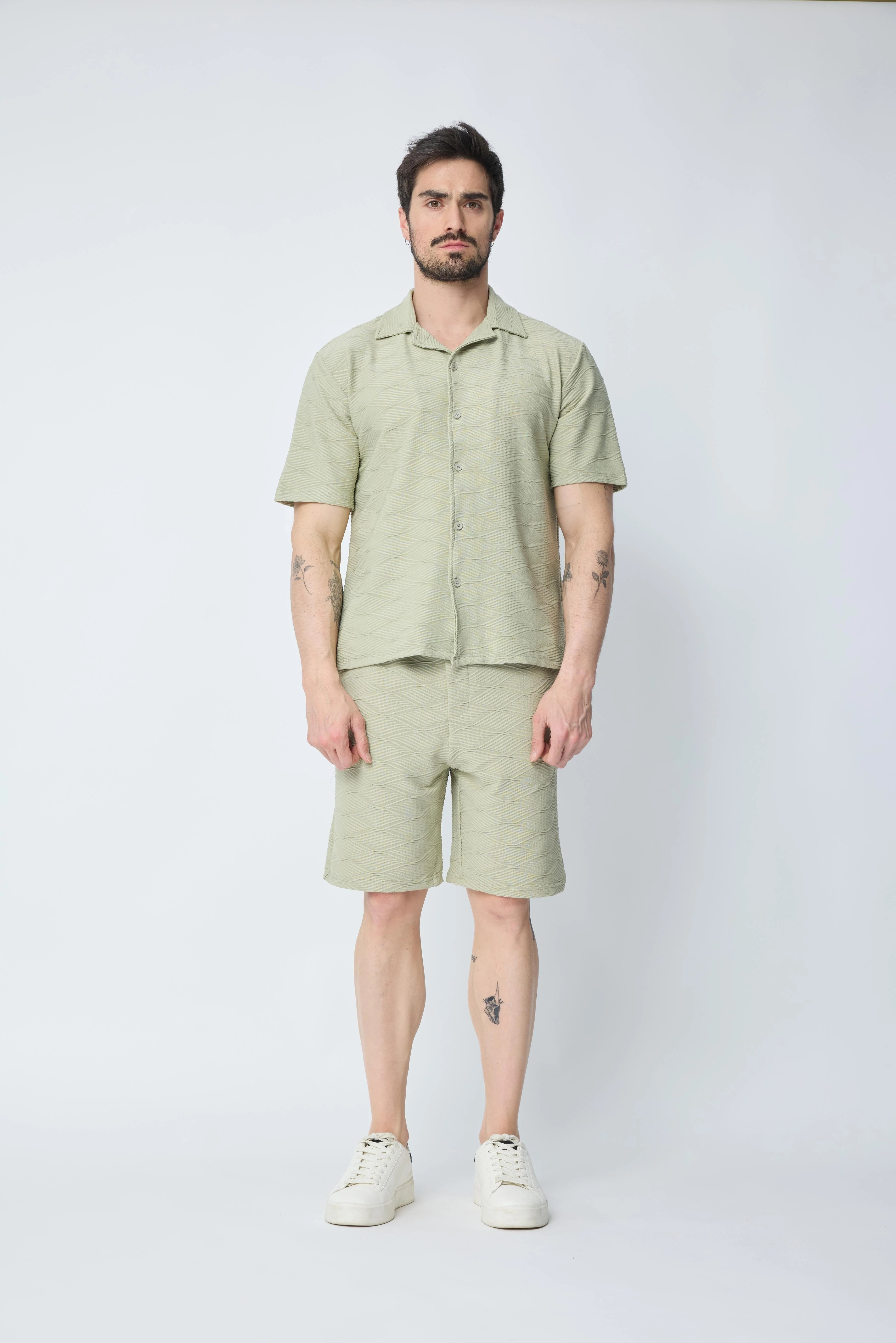 Set van effen shirt en korte broek met patroon