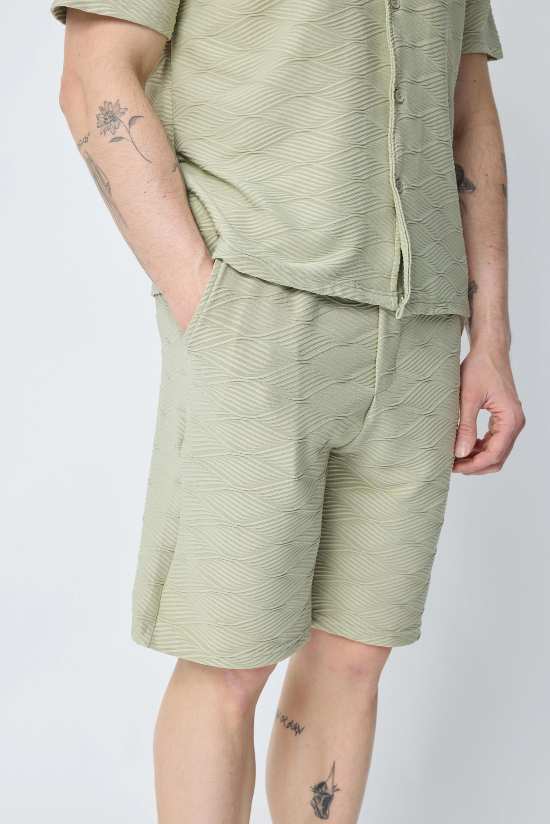 Set van effen shirt en korte broek met patroon