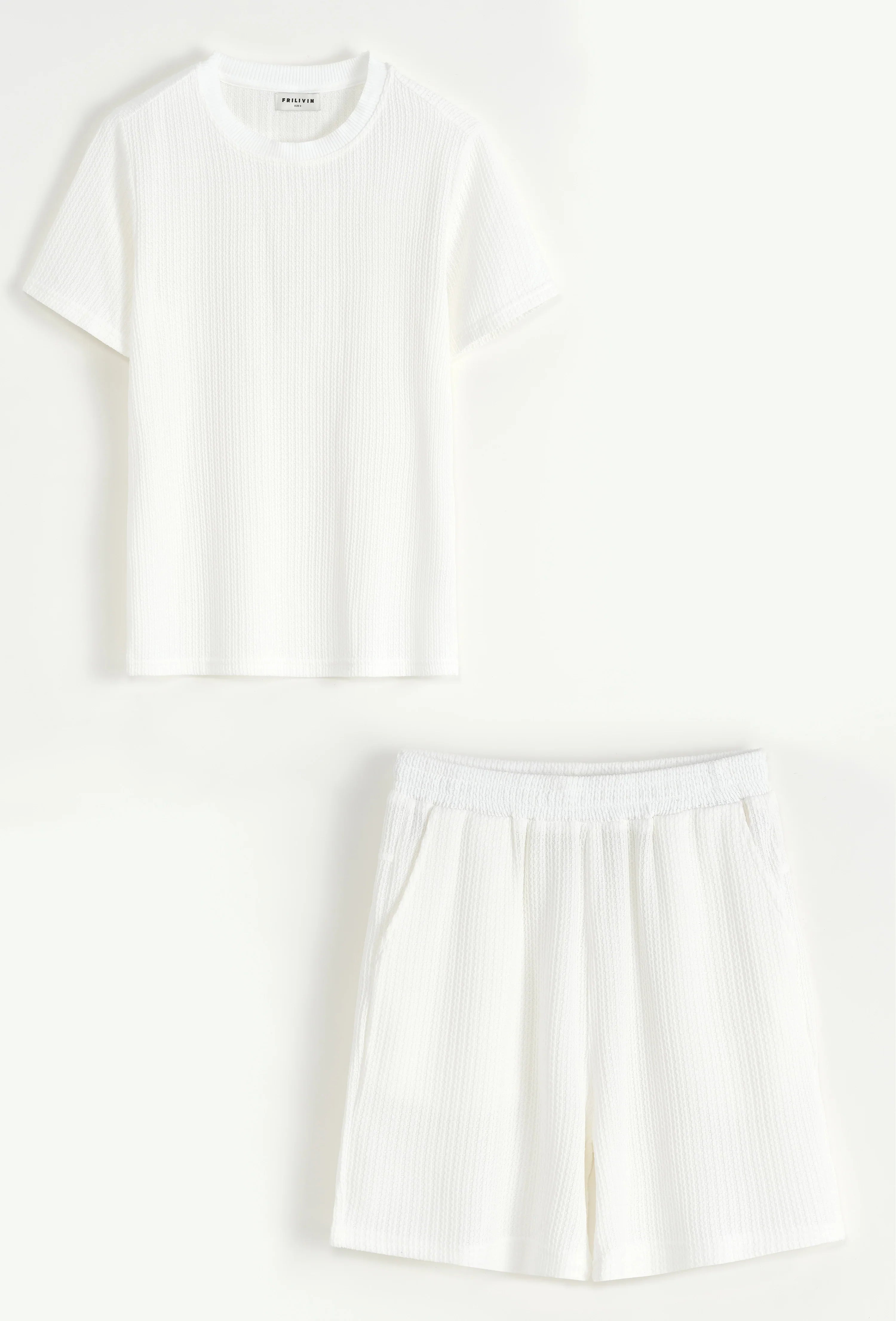 T-shirt en short set met een zeer discreet patroon