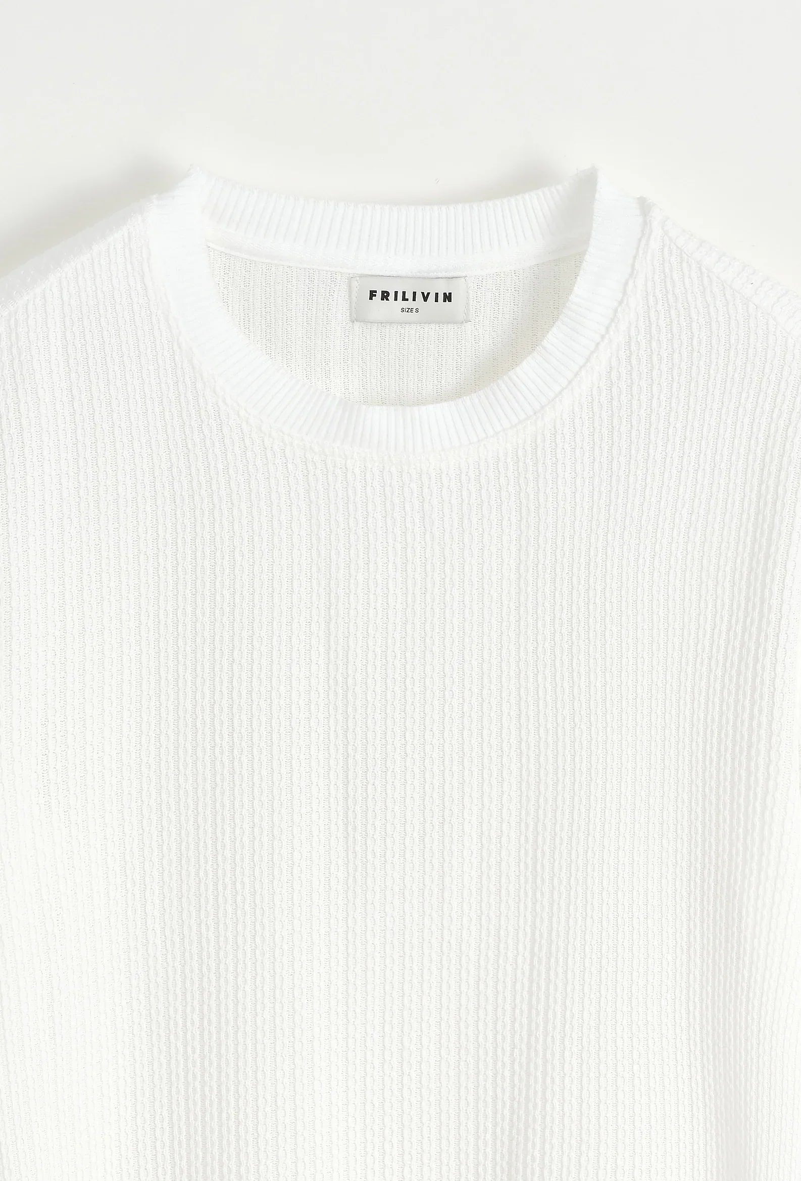 T-shirt en short set met een zeer discreet patroon