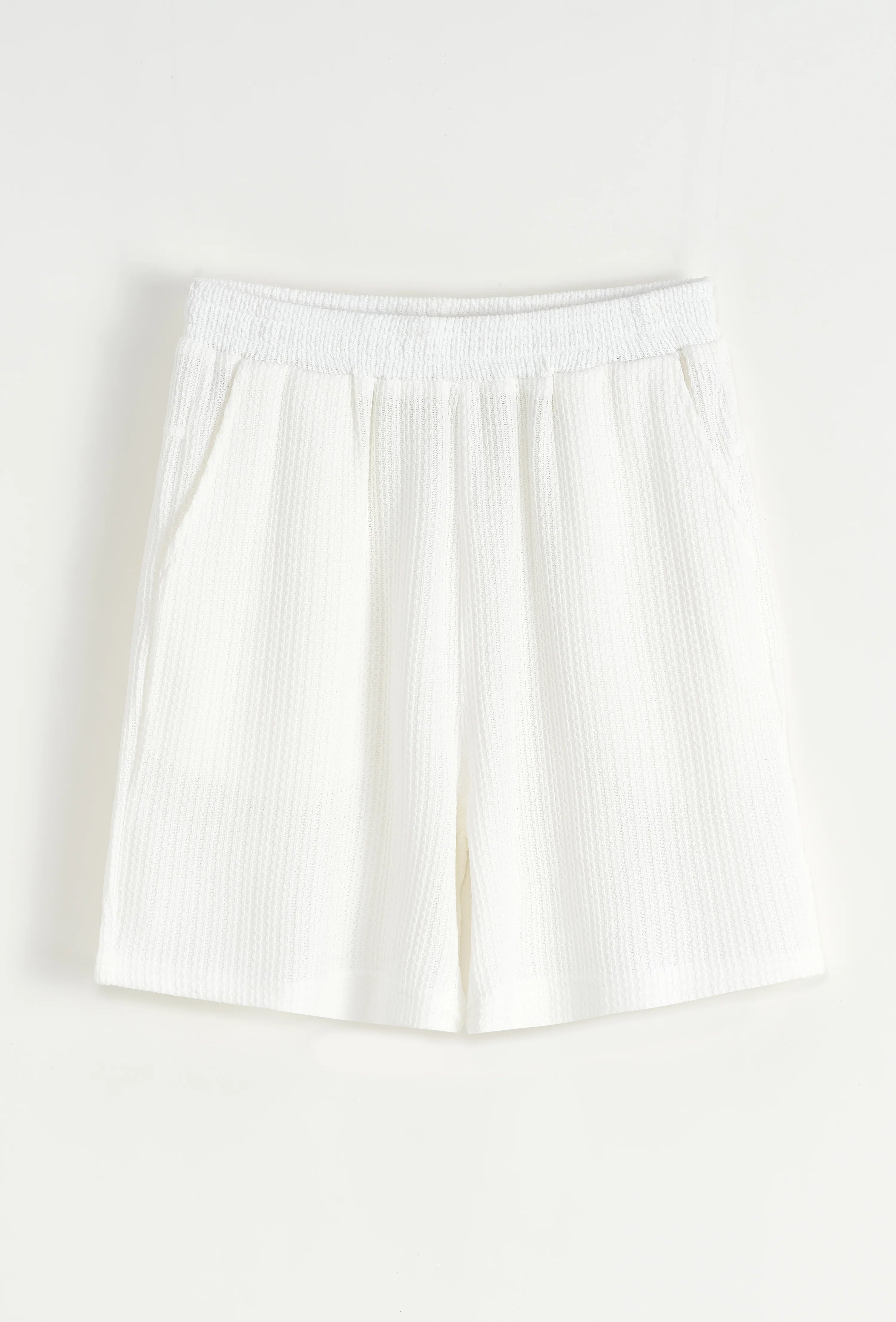 T-shirt en short set met een zeer discreet patroon