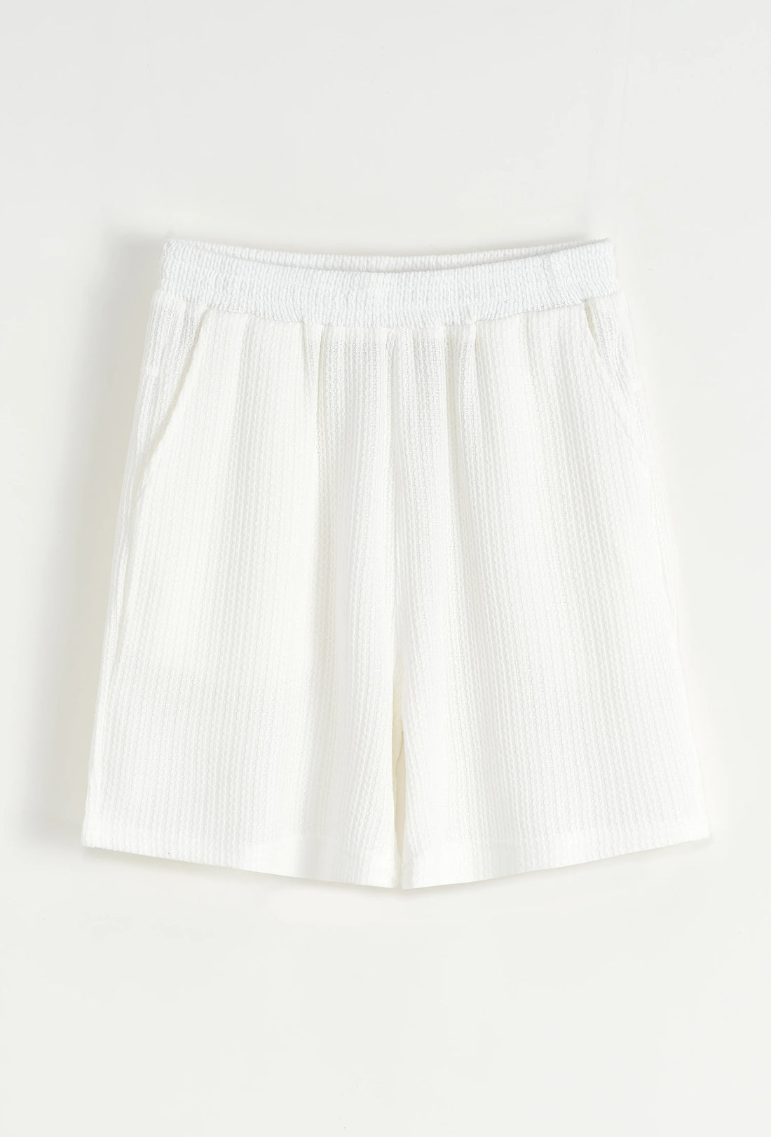 T-shirt en short set met een zeer discreet patroon