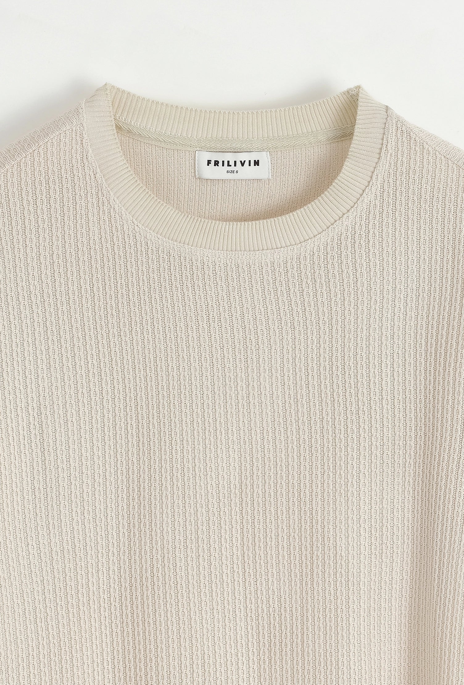 T-shirt en short set met een zeer discreet patroon