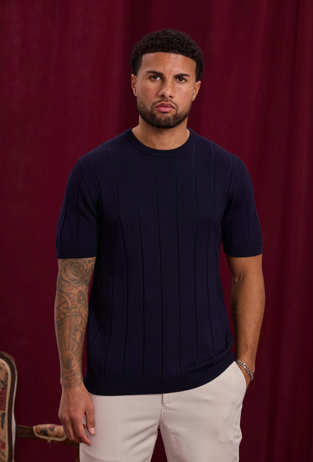 Lichtgewicht trui met zijlijnen