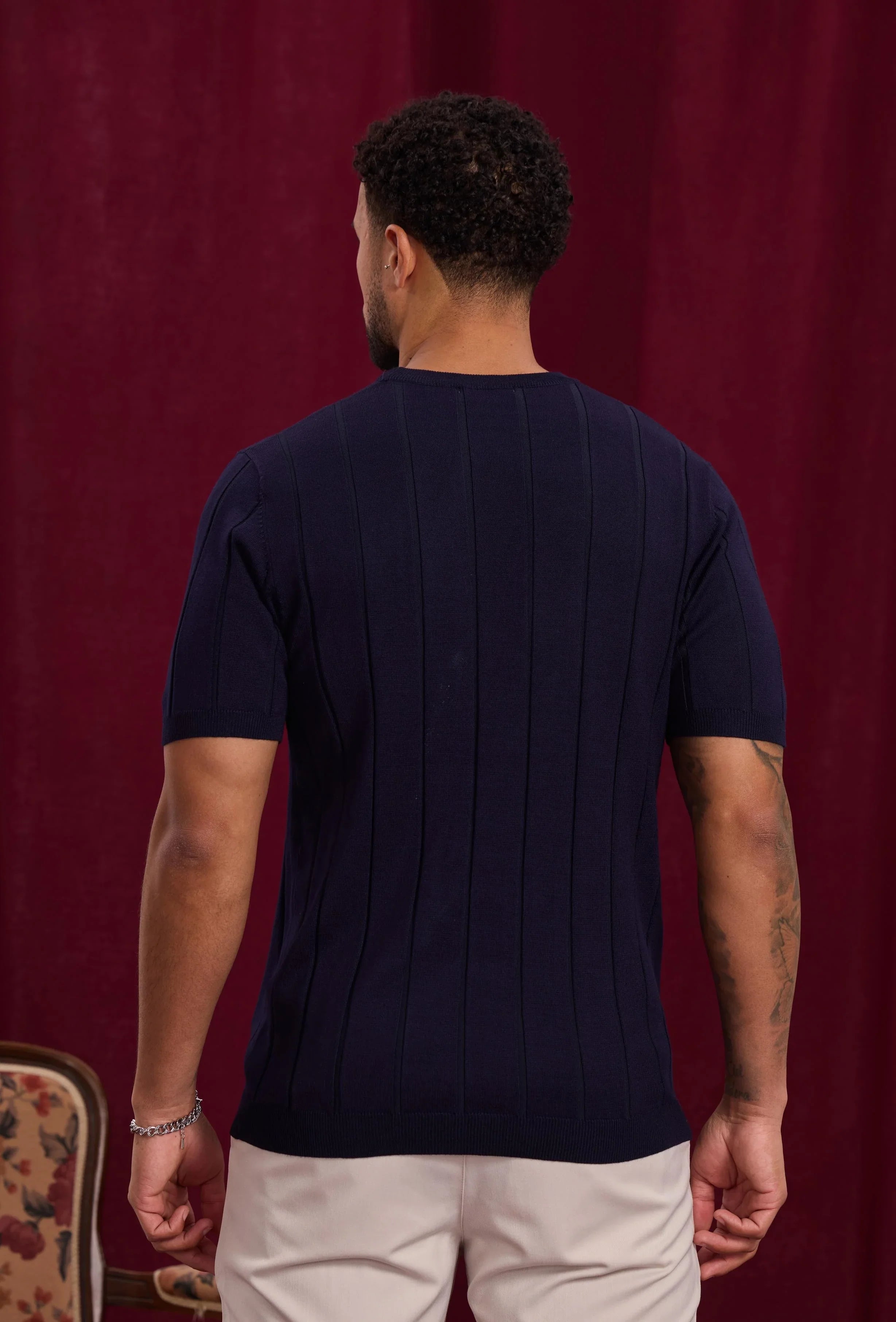 Lichtgewicht trui met zijlijnen