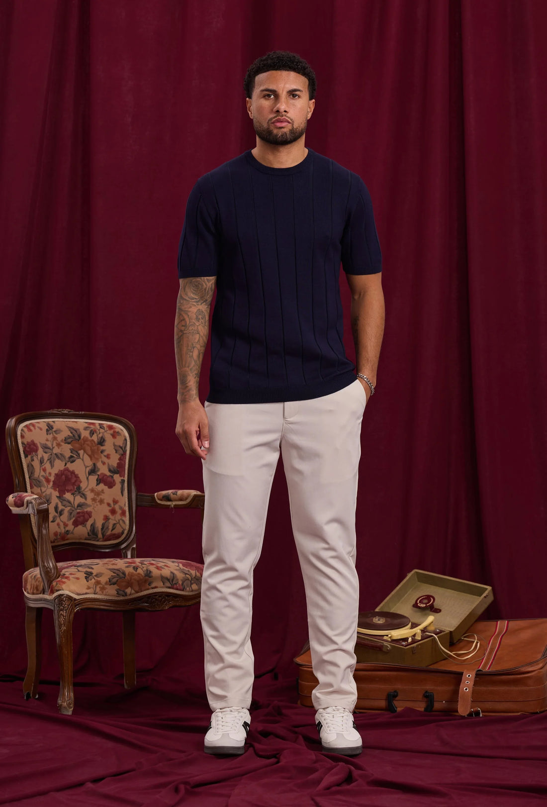 Lichtgewicht trui met zijlijnen