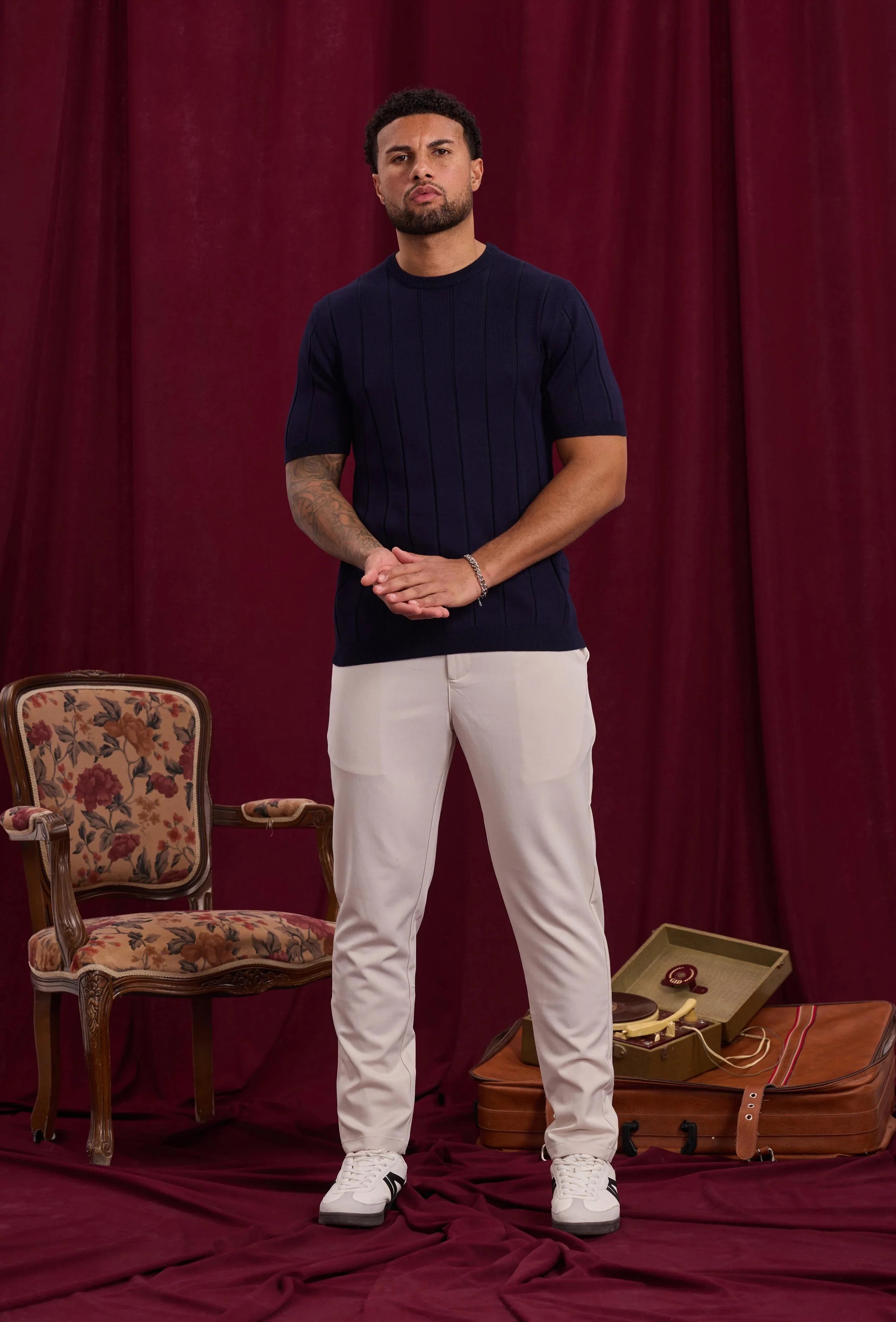 Lichtgewicht trui met zijlijnen