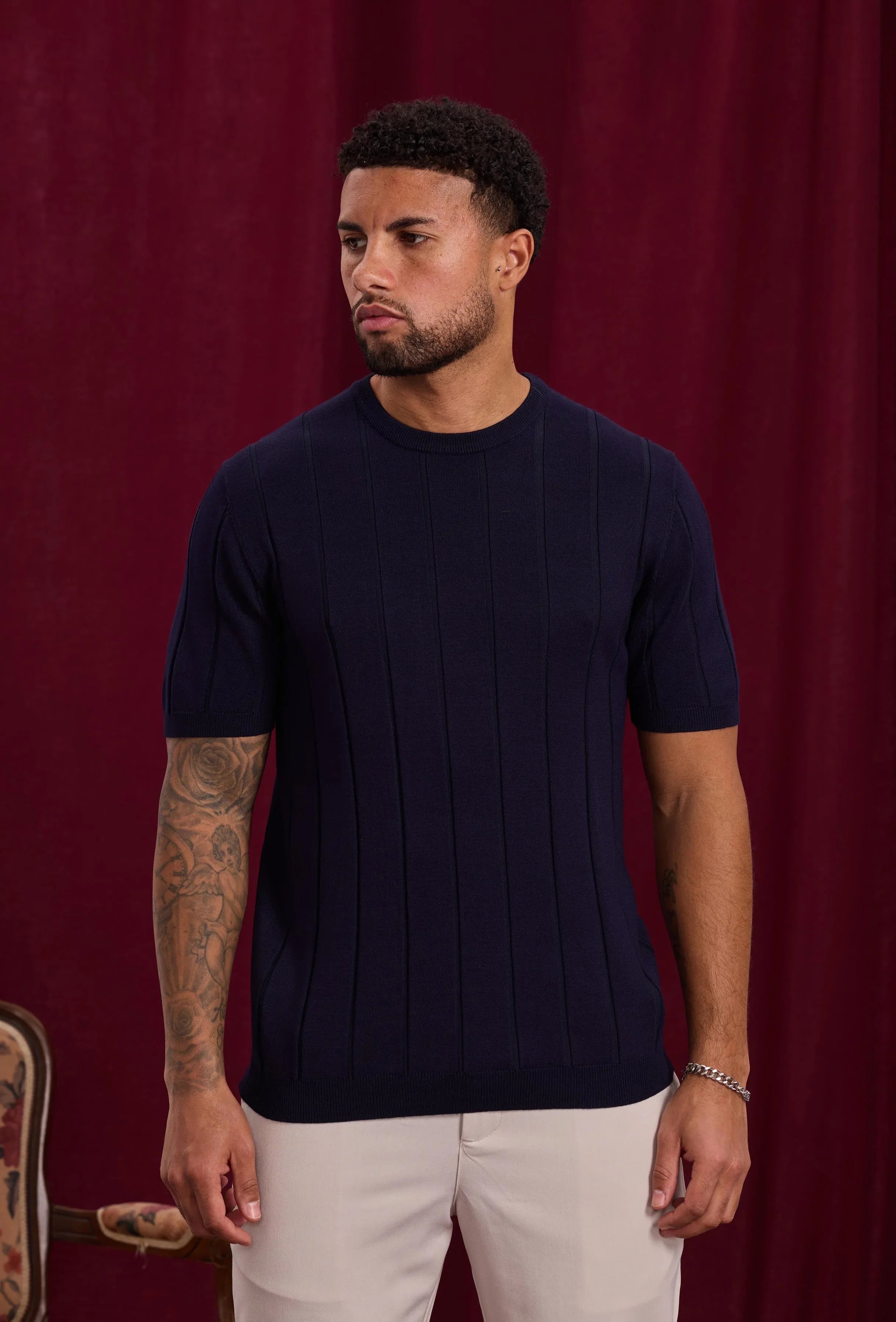 Lichtgewicht trui met zijlijnen