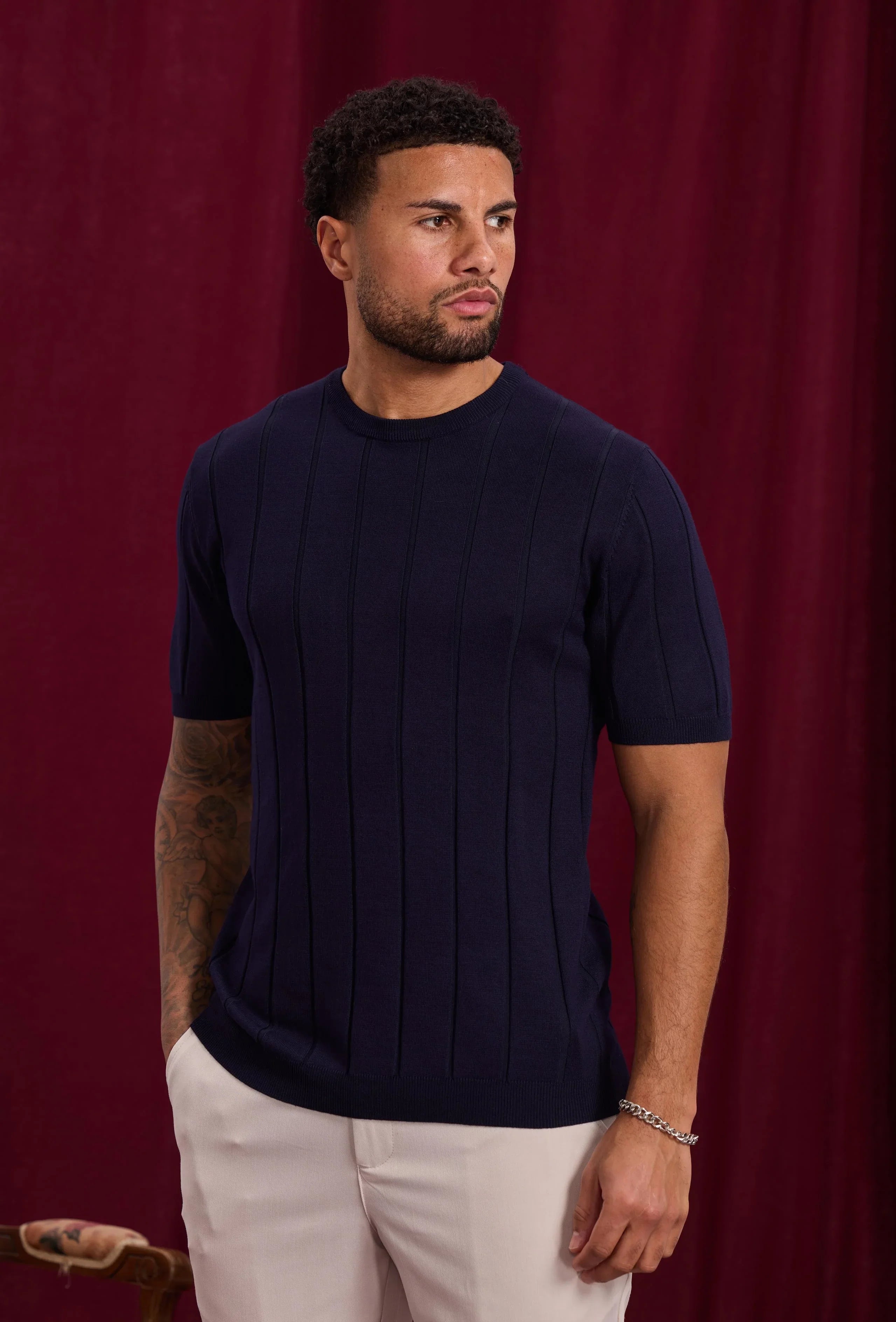 Lichtgewicht trui met zijlijnen