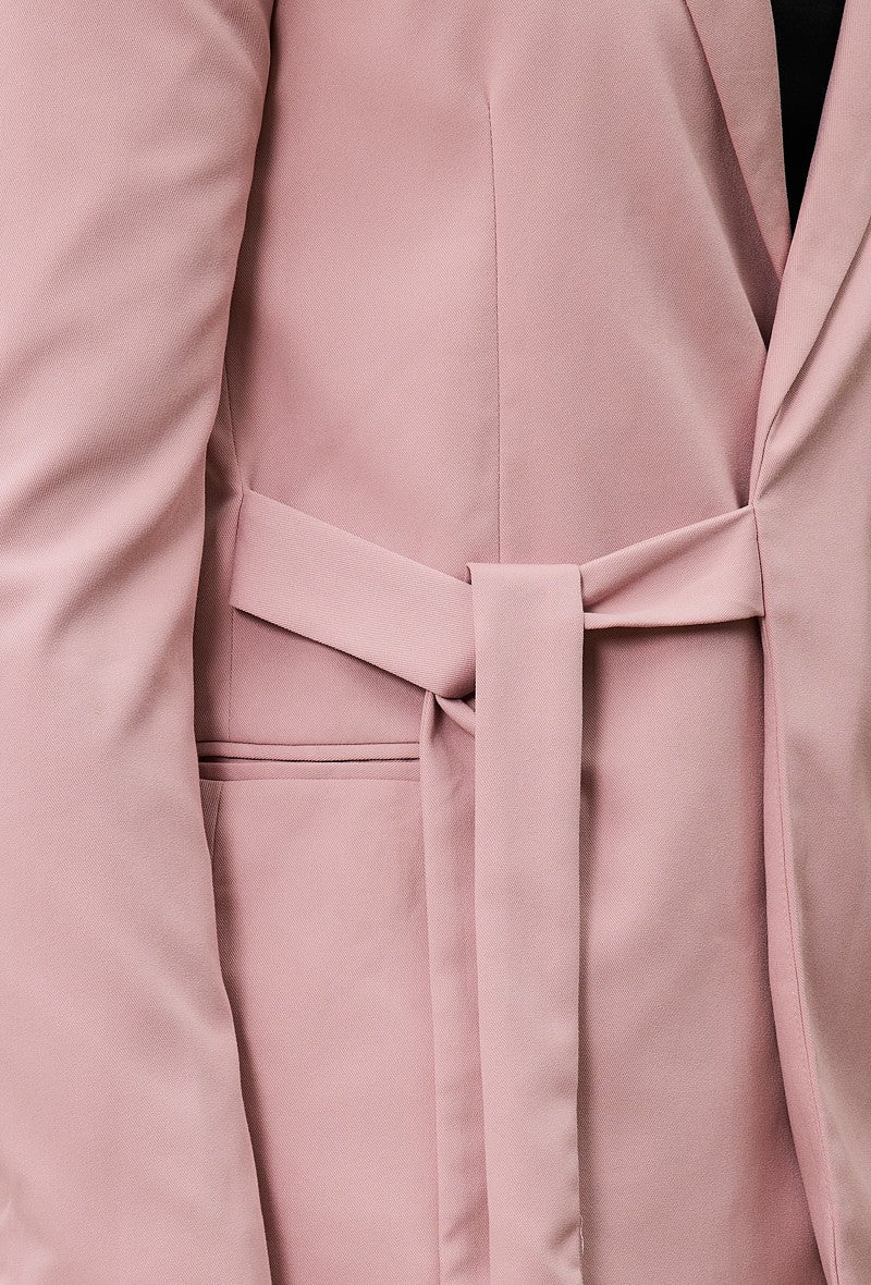 Set met dubbelrijs pak en gestrikte riem