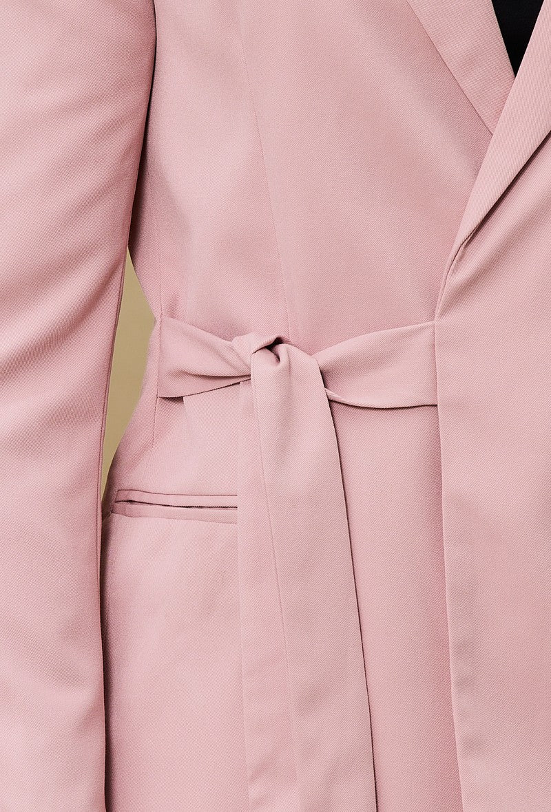 Set met dubbelrijs pak en gestrikte riem