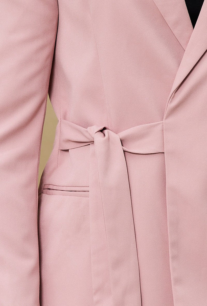 Set met dubbelrijs pak en gestrikte riem