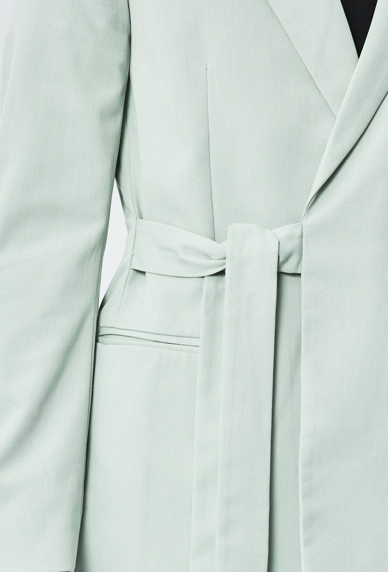 Set met dubbelrijs pak en gestrikte riem