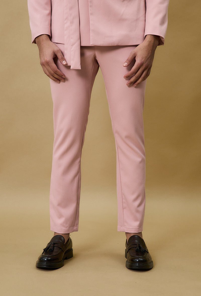 Set met dubbelrijs pak en gestrikte riem