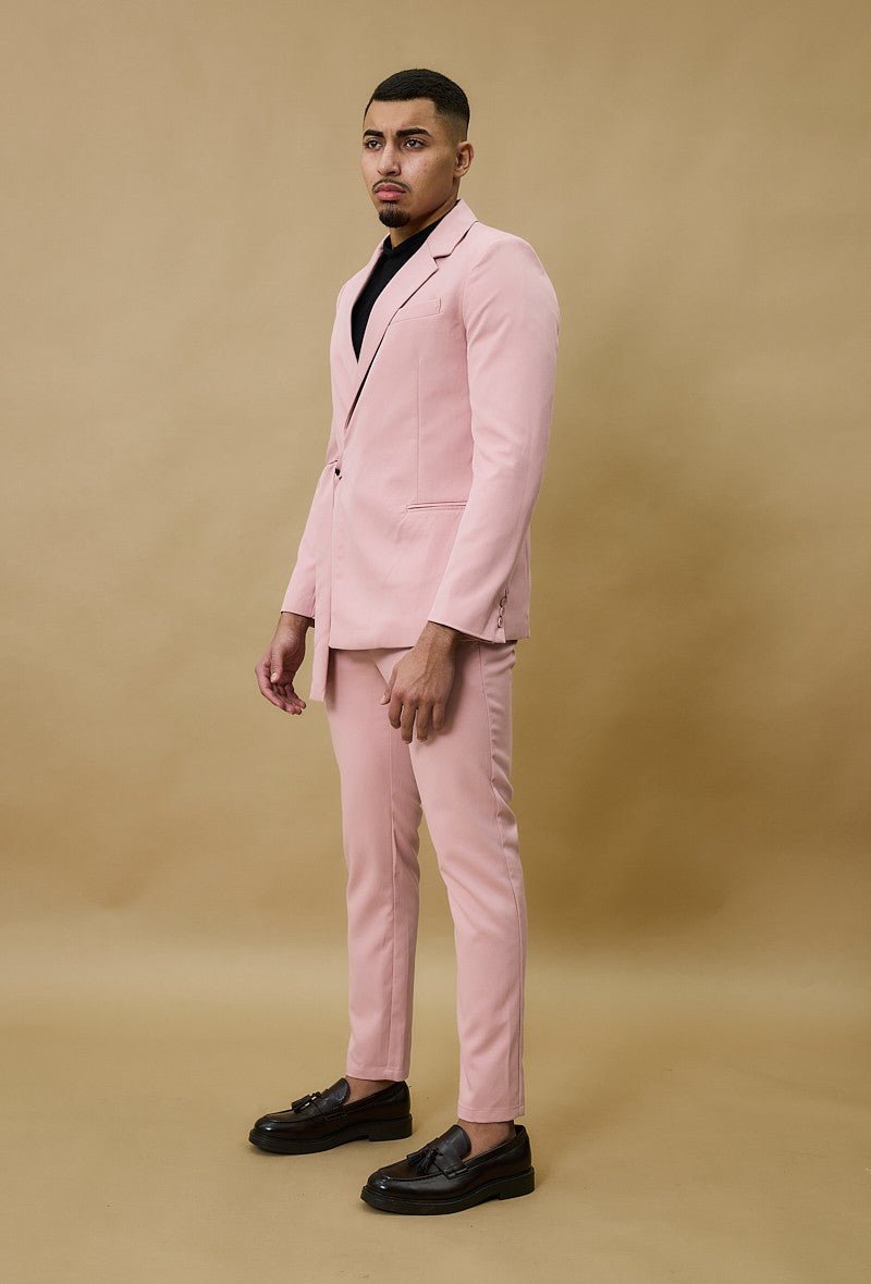 Set met dubbelrijs pak en gestrikte riem